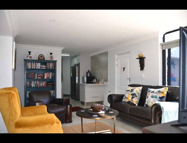 2 BEDROOM APARTMENT FOR SALE IN ISLAND VIEW